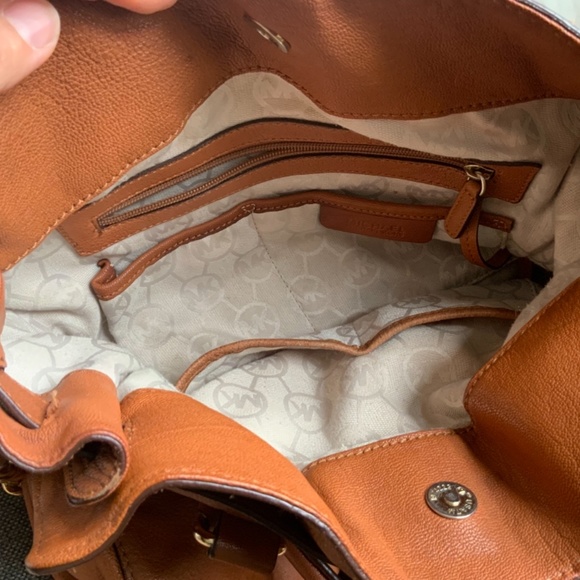 Michael Kors Hamilton Leather Purse - Picture 5 of 9